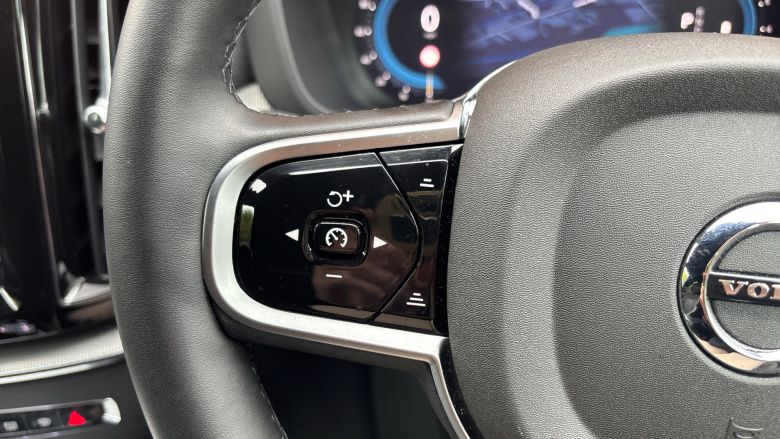 Volvo XC60 2.0 B5P Plus Black Edition 5dr AWD Geartronic Petrol Estate